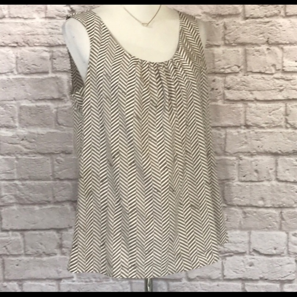 Loft  grey chevron patterned shell, large.